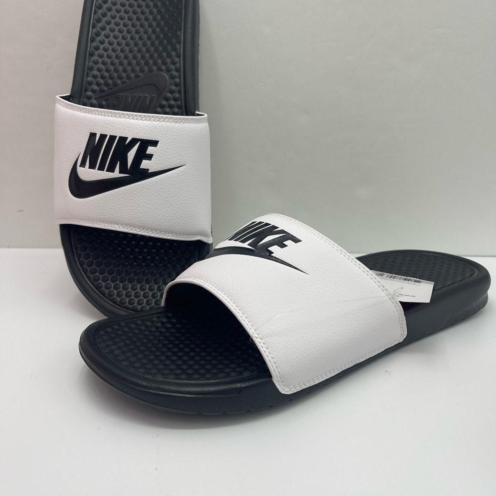 Nike Benassi JDI
Men's Slides Black and White Slides - Picture 14 of 16